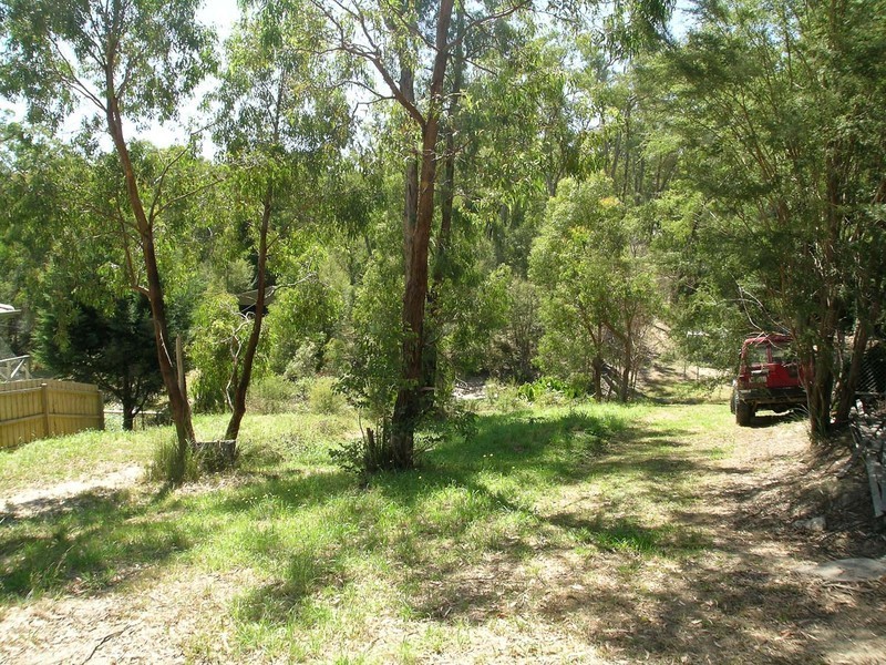 27 Tarhilla Drive, Launching Place VIC 3139