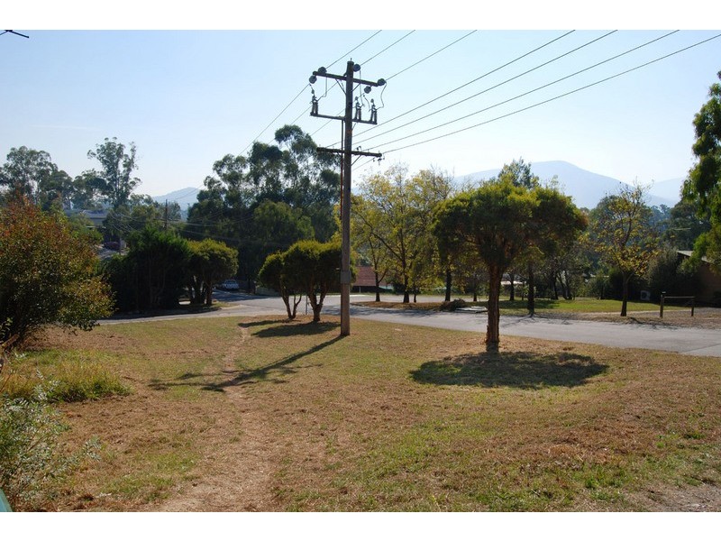 2 Centella Place, Launching Place VIC 3139