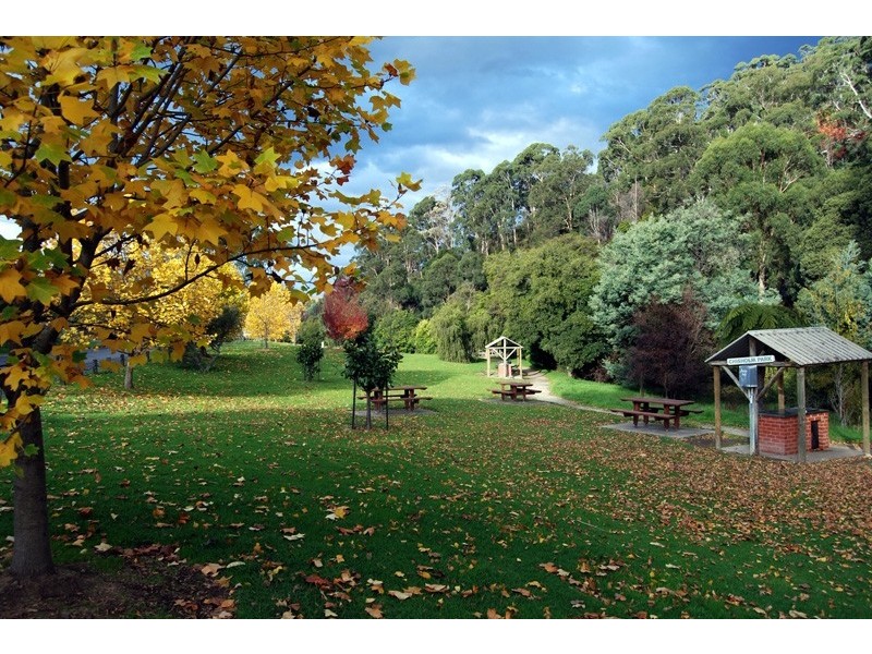 8 Brett Road, Warburton VIC 3799