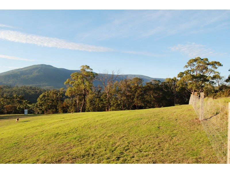 30 Riverview Parade, Launching Place VIC 3139