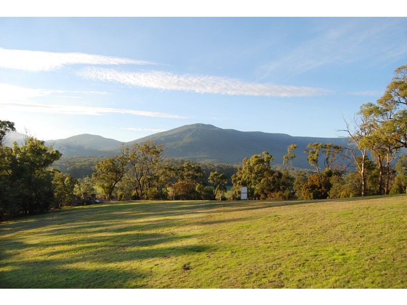 30 Riverview Parade, Launching Place VIC 3139