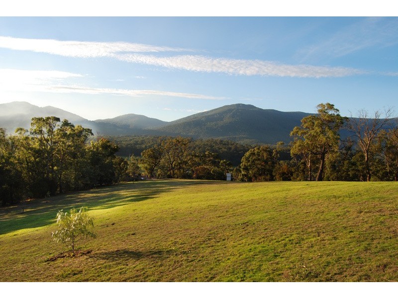 30 Riverview Parade, Launching Place VIC 3139