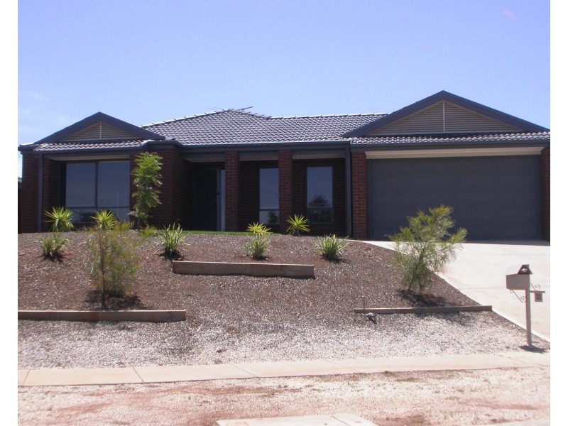 22 Silverdale Drive, Bacchus Marsh VIC 3340