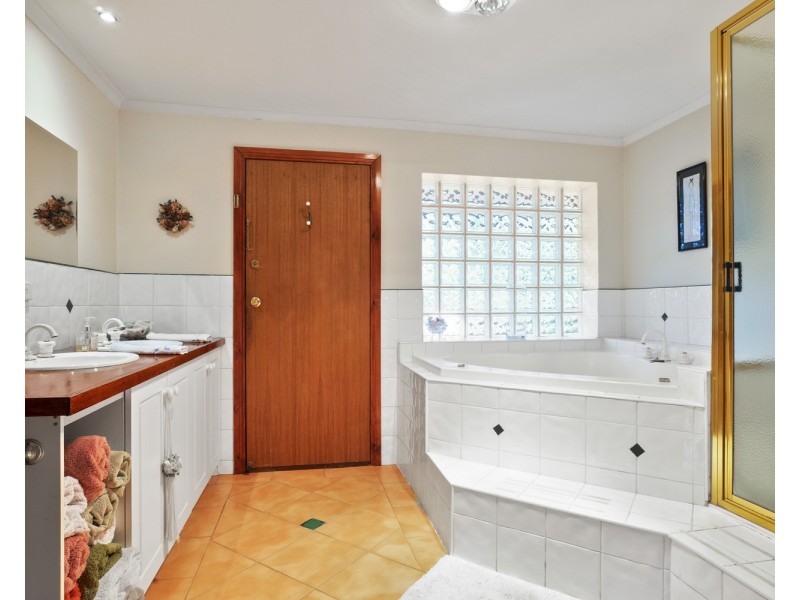 21 Riversdale Crescent, Bacchus Marsh VIC 3340