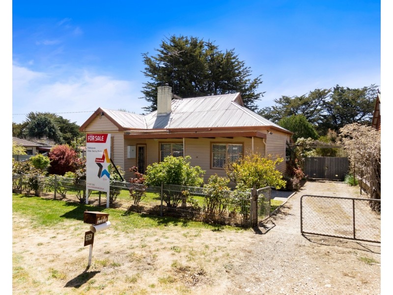 24 Main Street, Myrniong VIC 3341