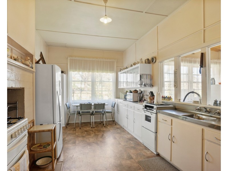 24 Main Street, Myrniong VIC 3341