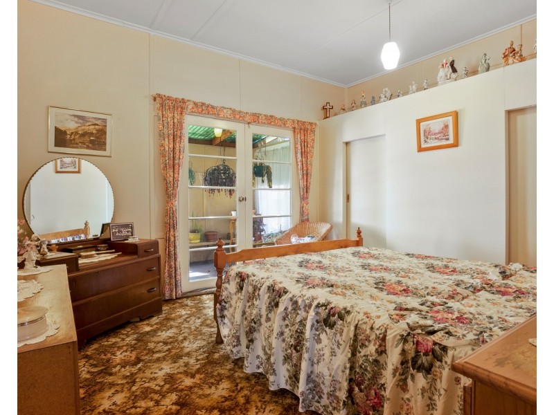 24 Main Street, Myrniong VIC 3341