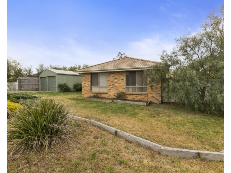 98  Underbank Boulevard, Bacchus Marsh VIC 3340