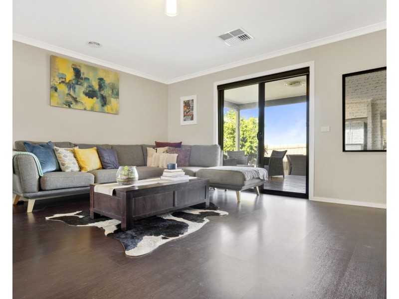 100 Halletts Way, Bacchus Marsh VIC 3340