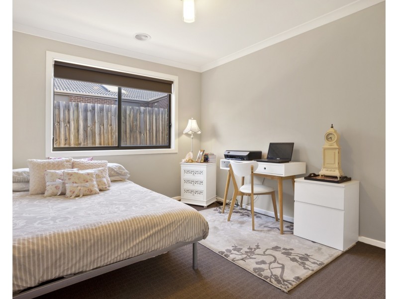 100 Halletts Way, Bacchus Marsh VIC 3340