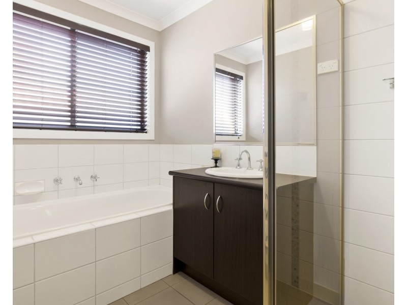 100 Halletts Way, Bacchus Marsh VIC 3340