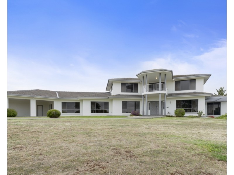 24 Manning Boulevard, Bacchus Marsh VIC 3340