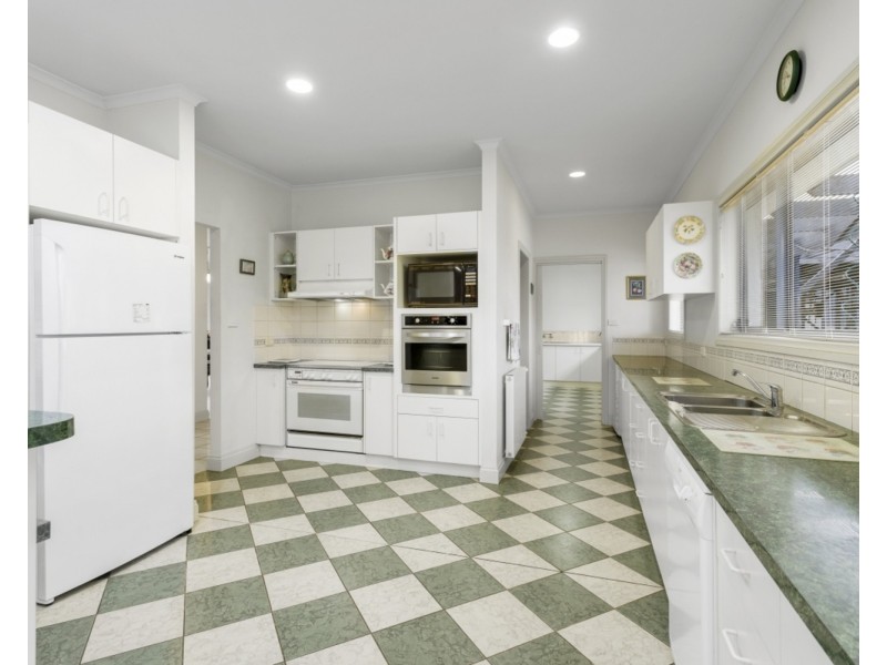 24 Manning Boulevard, Bacchus Marsh VIC 3340