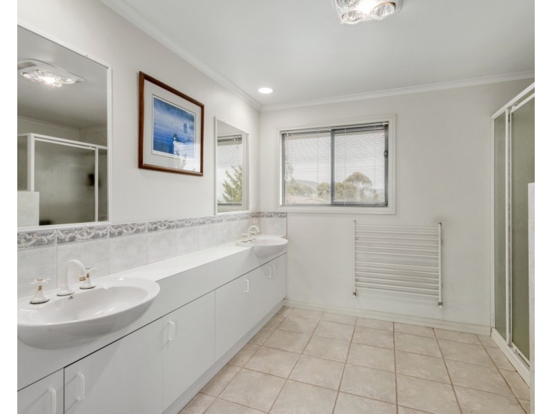 24 Manning Boulevard, Bacchus Marsh VIC 3340