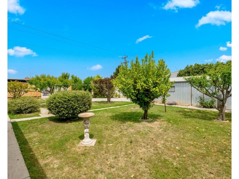 1 Linda Drive, Bacchus Marsh VIC 3340