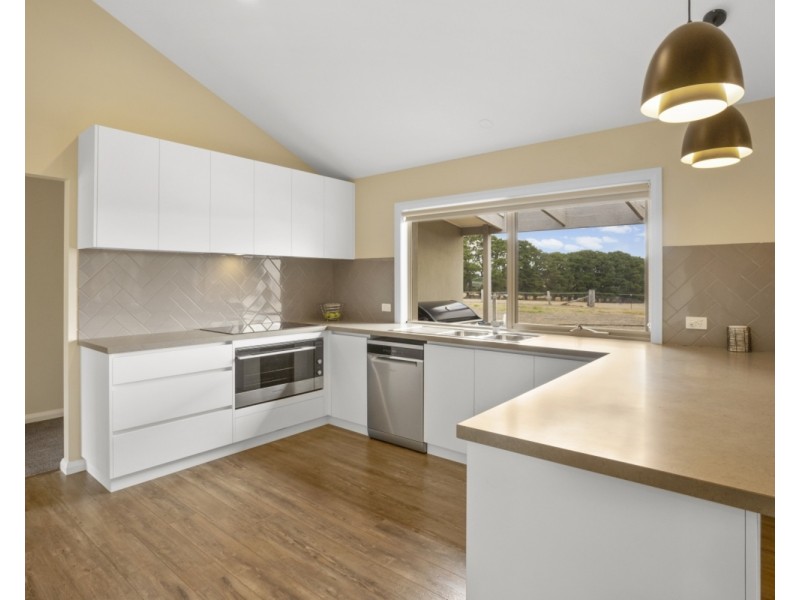 67 Pykes Creek Road, Myrniong VIC 3341