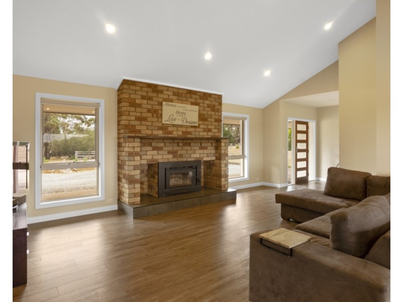 67 Pykes Creek Road, Myrniong VIC 3341