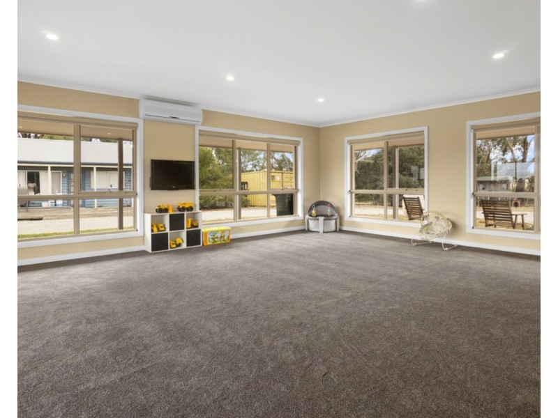 67 Pykes Creek Road, Myrniong VIC 3341