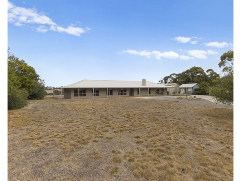 67 Pykes Creek Road, Myrniong VIC 3341