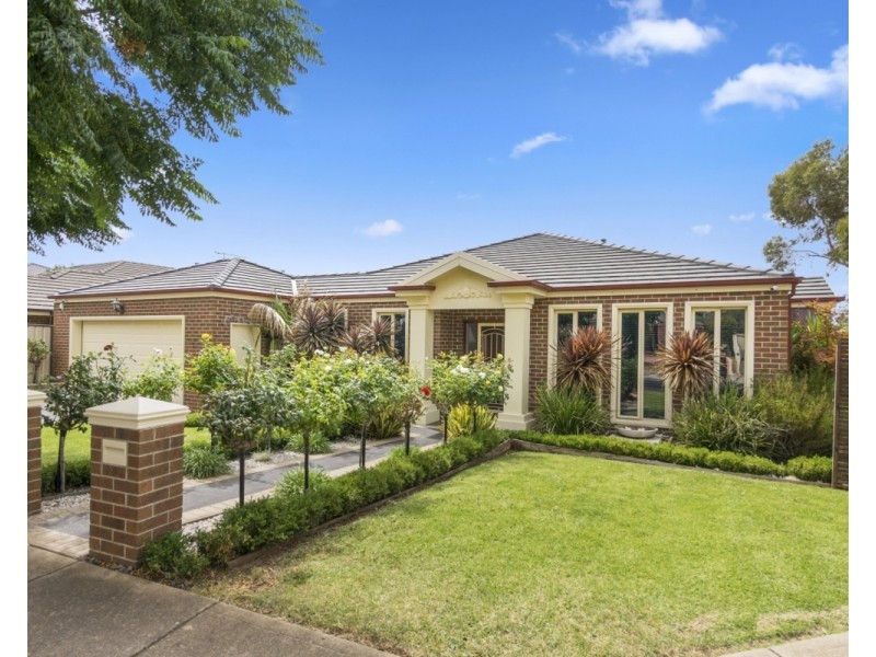 27 Grantleigh Drive, Bacchus Marsh VIC 3340