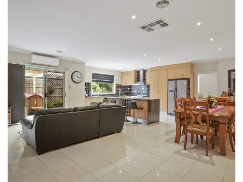 27 Grantleigh Drive, Bacchus Marsh VIC 3340