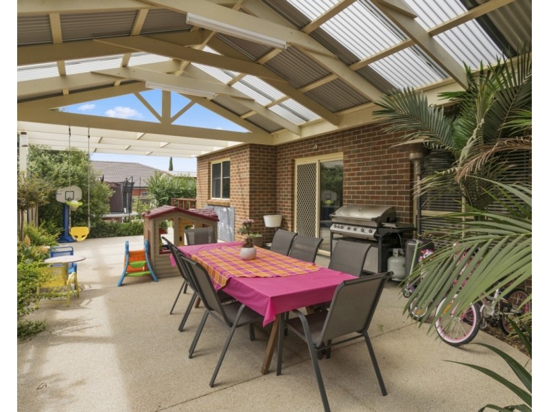 27 Grantleigh Drive, Bacchus Marsh VIC 3340