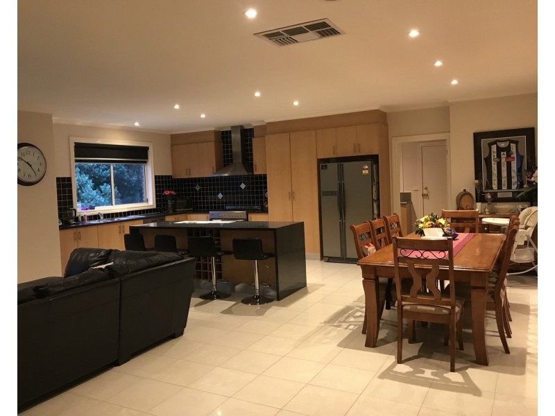 27 Grantleigh Drive, Bacchus Marsh VIC 3340