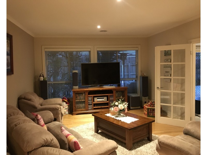 27 Grantleigh Drive, Bacchus Marsh VIC 3340