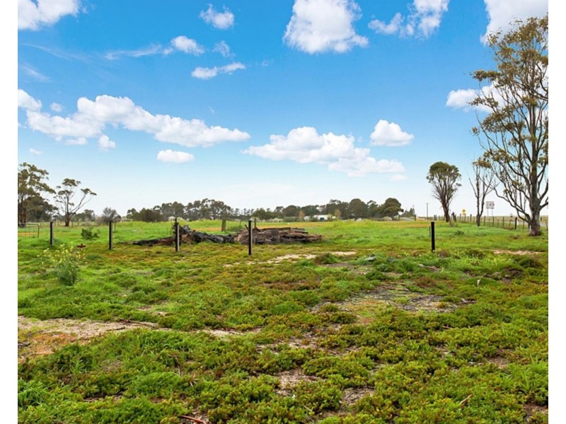 13 School Road, Balliang East VIC 3340