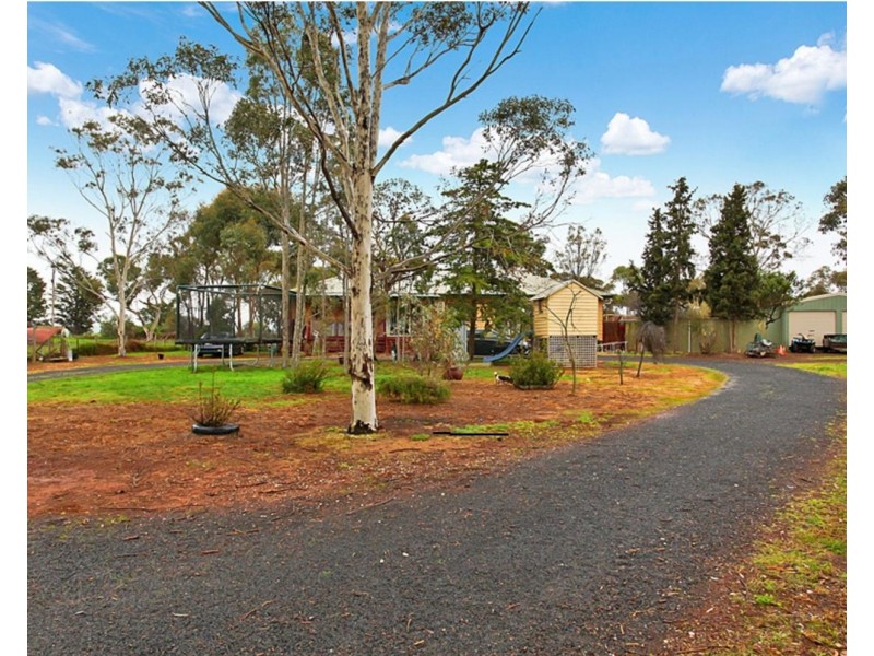 13 School Road, Balliang East VIC 3340