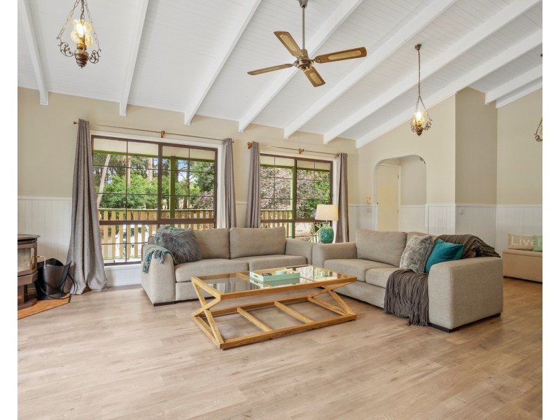 4 Tennyson Street, Gordon VIC 3345