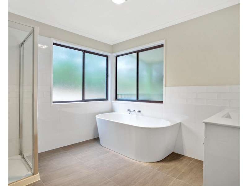 4 Tennyson Street, Gordon VIC 3345