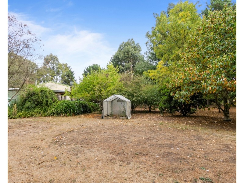 4 Tennyson Street, Gordon VIC 3345