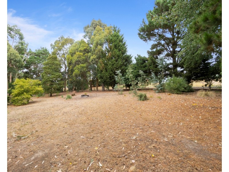 4 Tennyson Street, Gordon VIC 3345