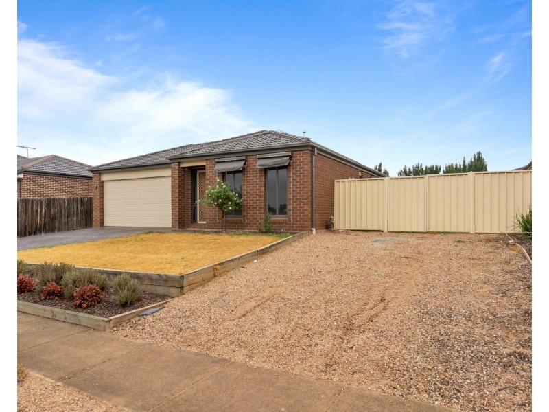 81 Halletts Way, Bacchus Marsh VIC 3340