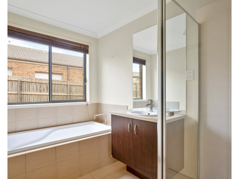 81 Halletts Way, Bacchus Marsh VIC 3340