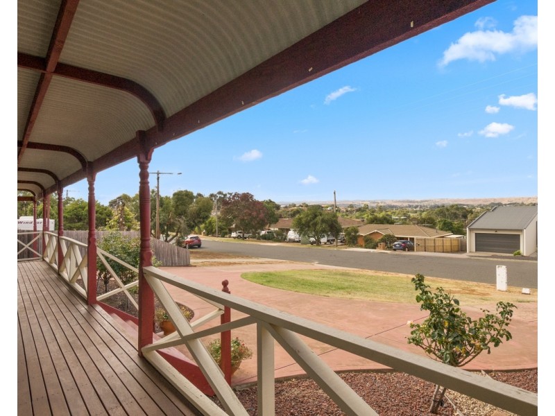 27 Moore Street, Bacchus Marsh VIC 3340