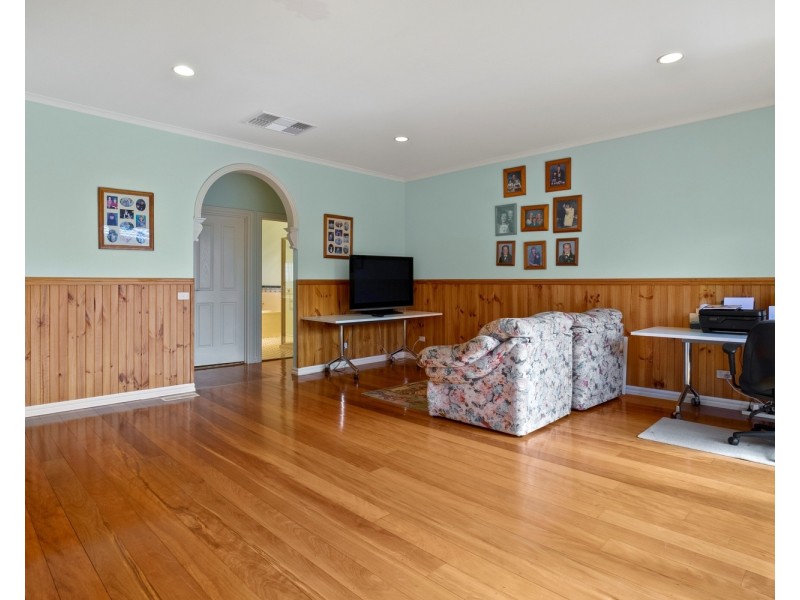 27 Moore Street, Bacchus Marsh VIC 3340