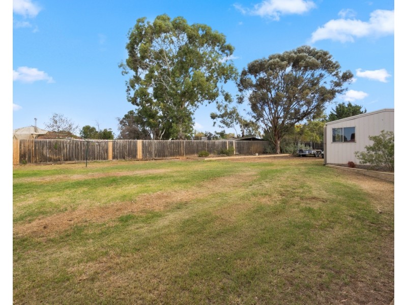 27 Moore Street, Bacchus Marsh VIC 3340