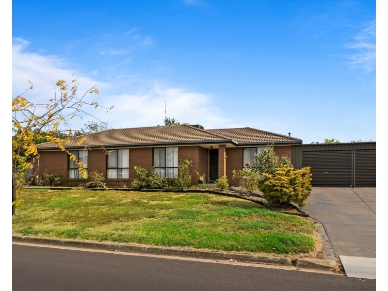 32 Cairns Drive, Bacchus Marsh VIC 3340