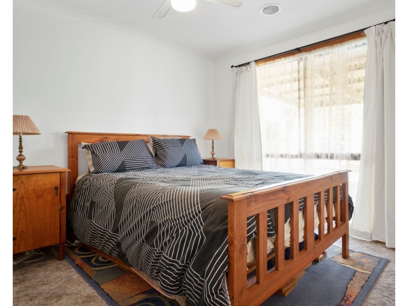 32 Cairns Drive, Bacchus Marsh VIC 3340