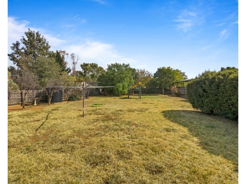 32 Cairns Drive, Bacchus Marsh VIC 3340