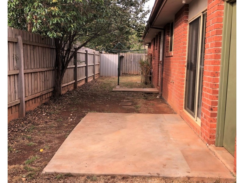 2/6 Russell Street, Bacchus Marsh VIC 3340
