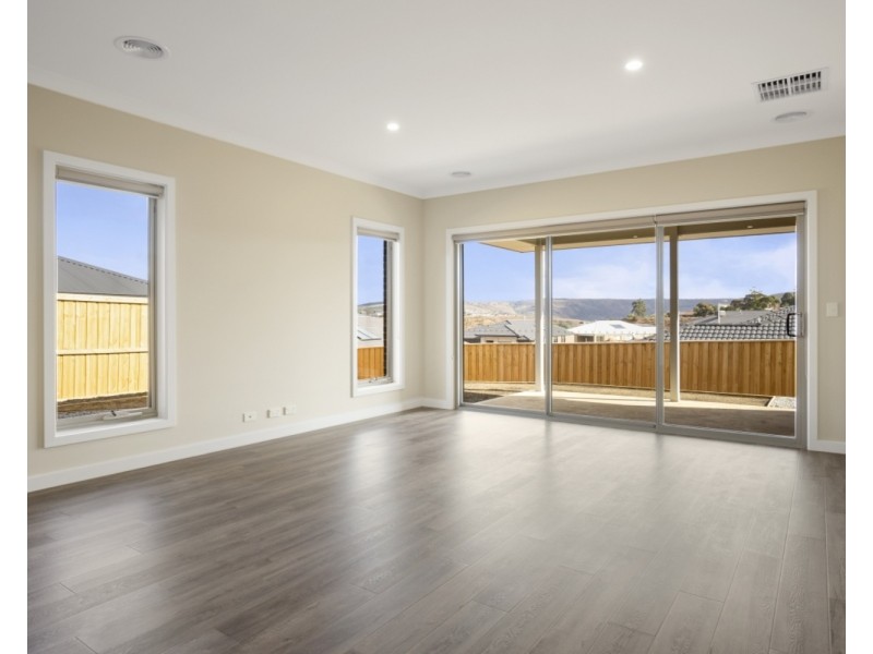 40 McLachlan Street, Bacchus Marsh VIC 3340
