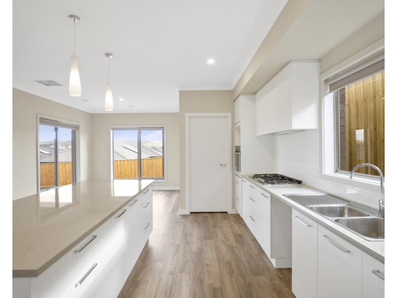 42 McLachlan Street, Bacchus Marsh VIC 3340