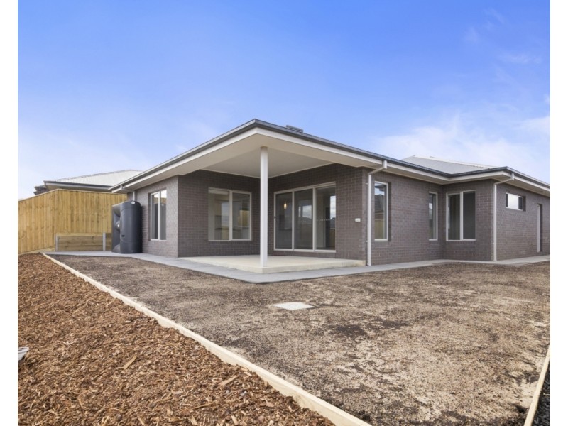 42 McLachlan Street, Bacchus Marsh VIC 3340