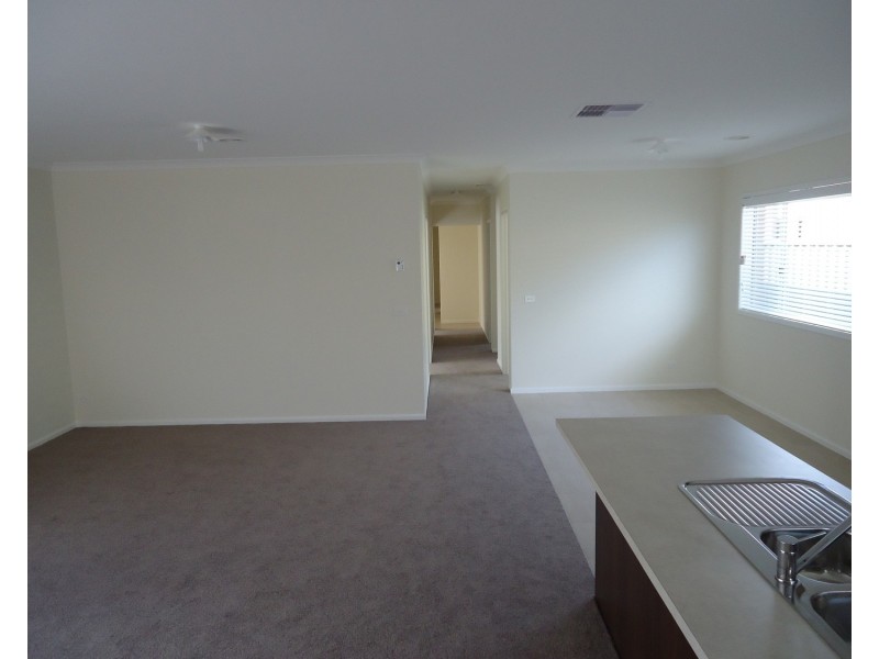 10a Ologhlen Street, Wyndham Vale VIC 3024