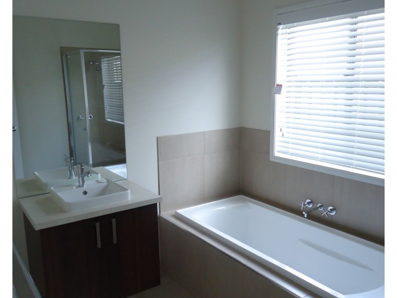 10a Ologhlen Street, Wyndham Vale VIC 3024