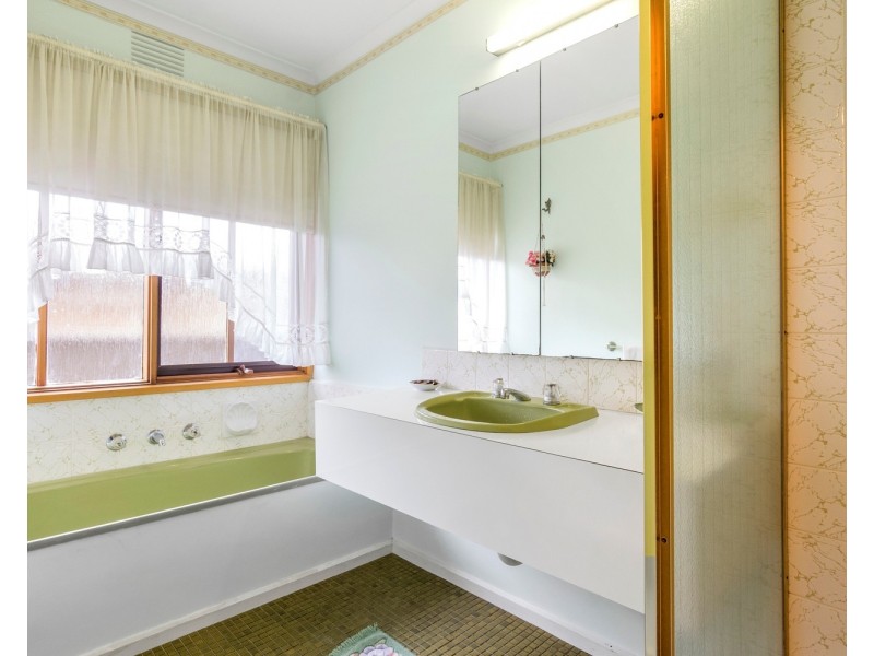 3 Luton Court, Darley VIC 3340