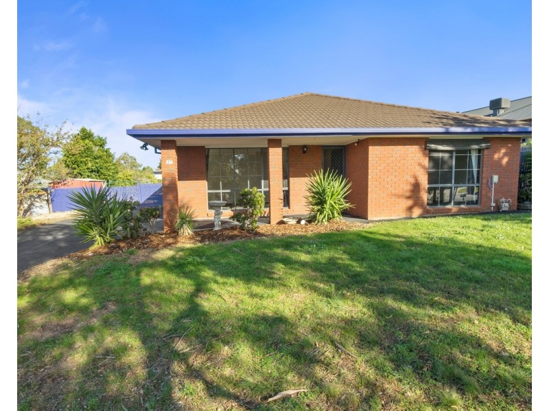 27 Horder Crescent, Darley VIC 3340